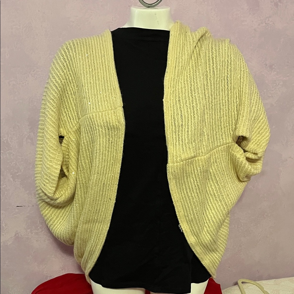 2 Chic Cream Women's Shrug